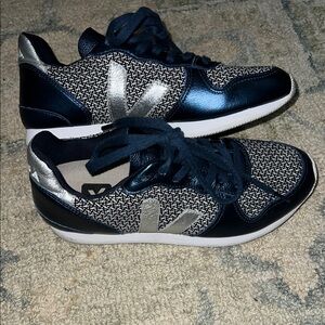 Veja Women's Navy Blue and Silver Sneakers